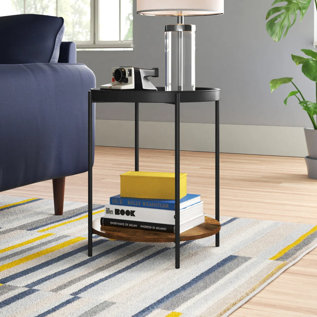 Rundt sidebord i metal med bakke-top