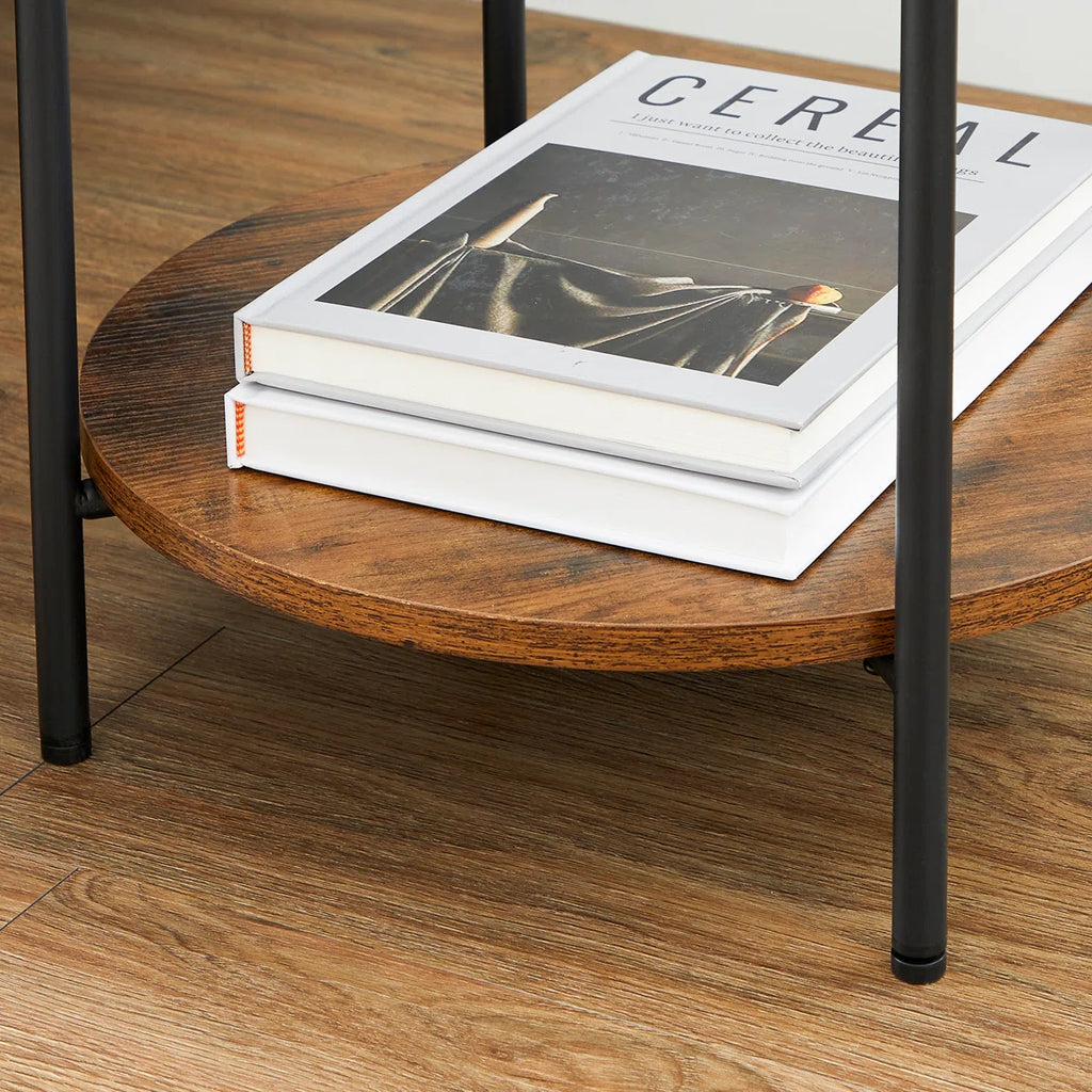 Rundt sidebord i metal med bakke-top